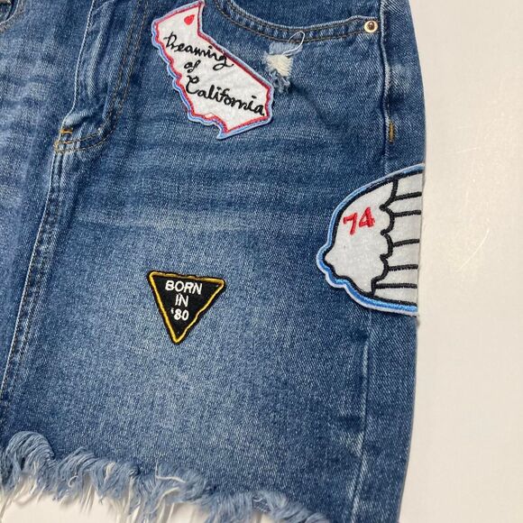 Forever 21 Los Angeles Distressed Frayed Hem Denim Mini Skirt Graphic Patches - Picture 3 of 8